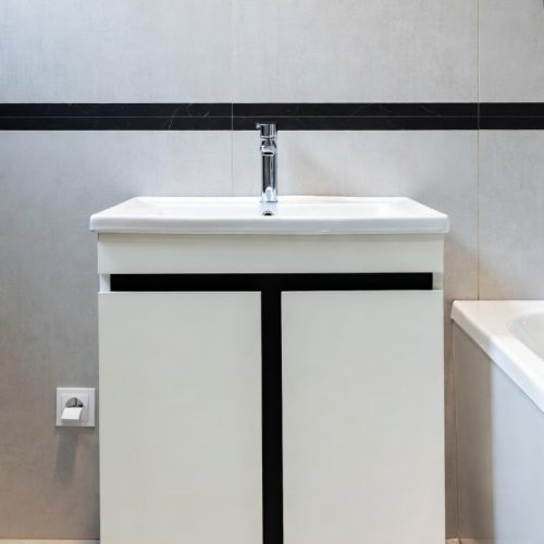 BY026 SOFT BEYAZ SİYAH DETAY BANYO DOLABI