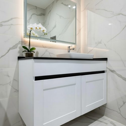 BY097  BEYAZ MEBRAN BANYO DOLABI +IŞIKLI AYNA